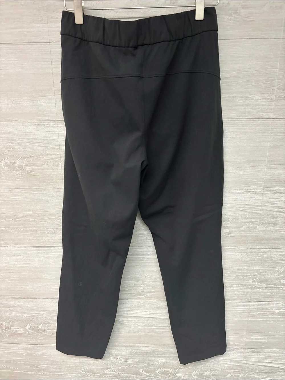 * | Lululemon | cropped pants. Size 6.